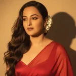 সোশ্যাল মিডিয়ায় ভাইরাল: এআই তৈরি লাল-সাদা শাড়ি আর থ্রি-ডি ফিগারিন ট্রেন্ড